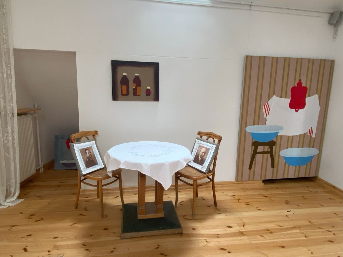 Nie wyglądaj przez cudze okno