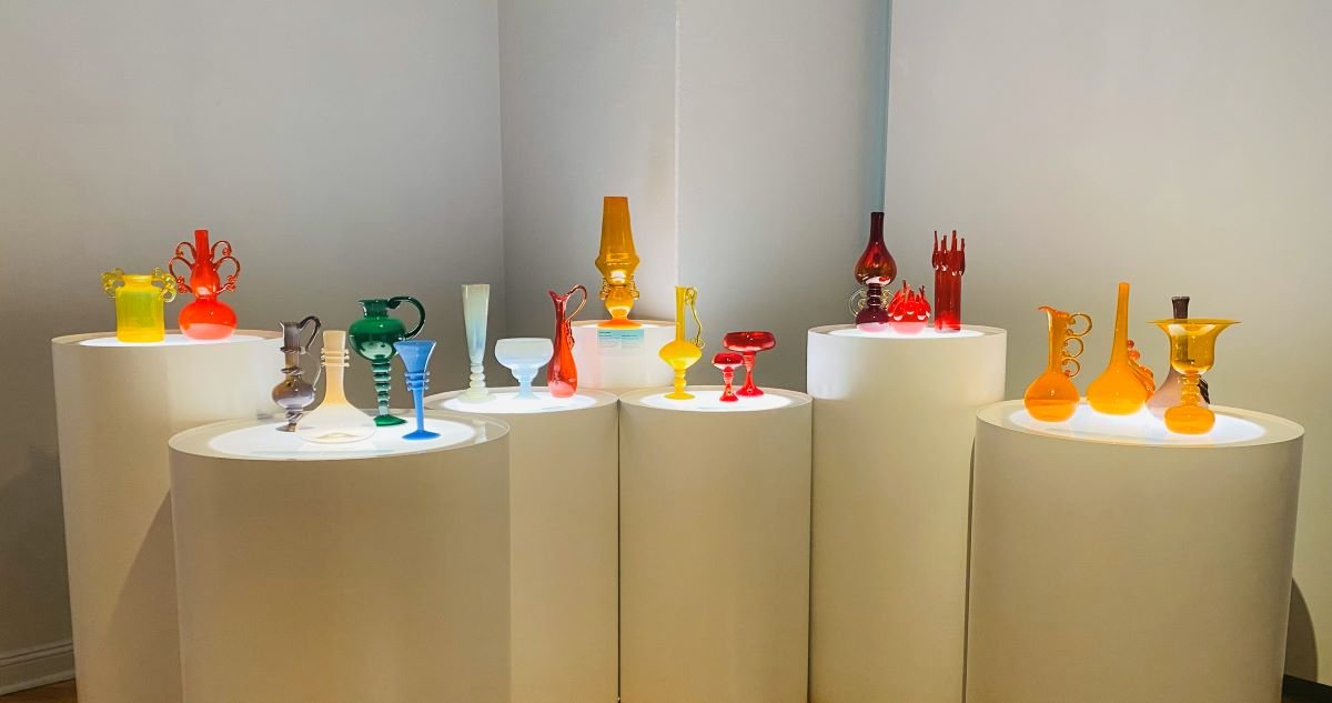 Szklane życiorysy. Polskie projektantki szkła (1945–2020)