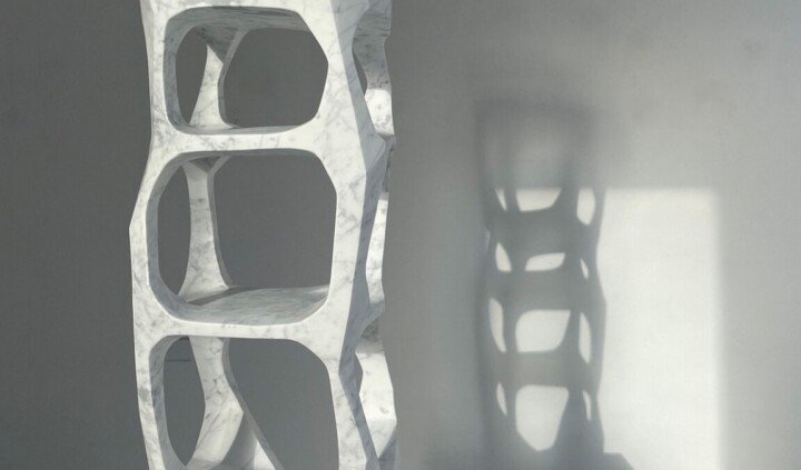 Refleksja: dziura w kamieniu