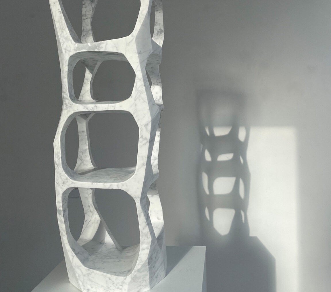 Refleksja: dziura w kamieniu