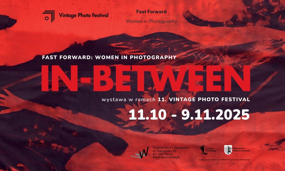 In-between. Fast Forward: Women in Photography